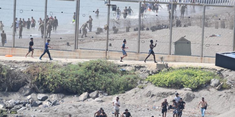 Ansturm auf Ceuta: Spanische Exklave ruft nach Militär