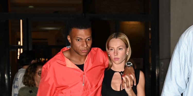 Mbappé und Ester Expósito zeigen ihren Paar-Stil